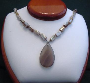 Brown Lip Shell & Agate Pendant Necklace - Item #NO20